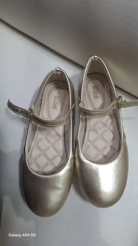 Sapatilha dourada b2a kids. N.29