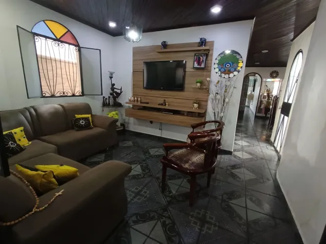 //Casa no Santa Luzia - com quintal - garagem e ponto comercial
