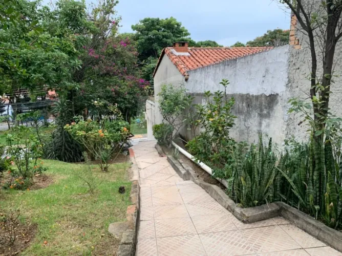 Terreno com casa antiga 2 dormitórios na Vila Maria Alta