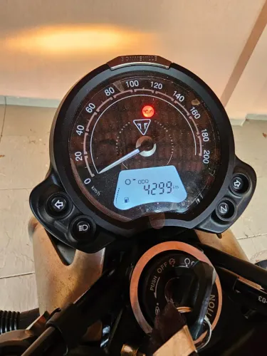 Triumph Street Twin 900 - 2019 - Matt Ironstone - Único Dono - Impecável