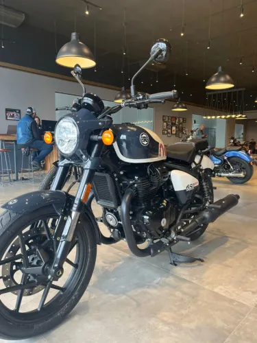 AM - Shotgun White 650cc