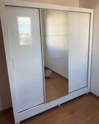 Guarda-Roupa Branco com Espelho