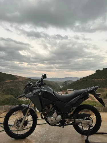 Xre 300 único dono, manual e chave reserva, toda original, para pessoas exigentes.