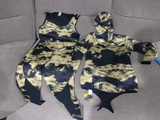 Roupa de mergulho nova 