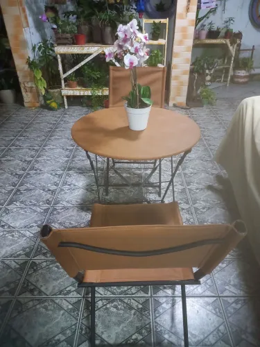 Mesa com 2 cadeiras 