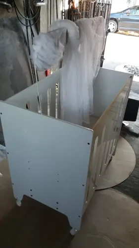 Berço de madeira branco