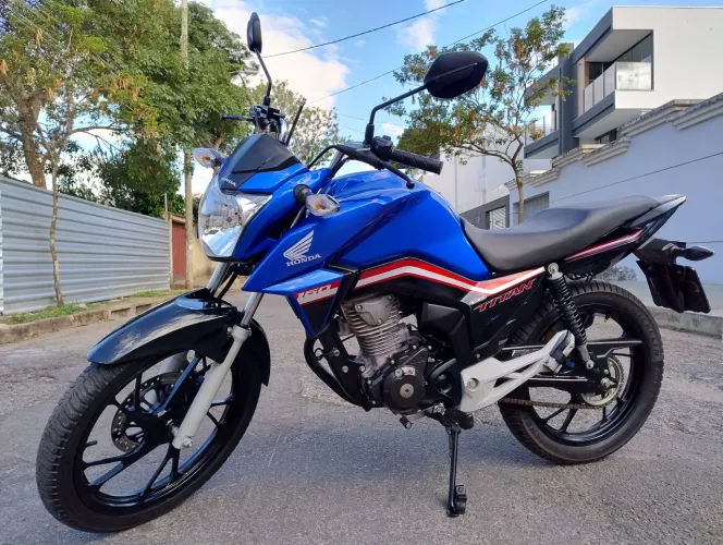 Titan 160 especial 40 anos.