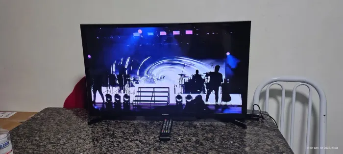 Televisão smart 32 polegadas semi nova