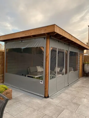 Toldo Retrátil para Área Externa - Proteção e Conforto
