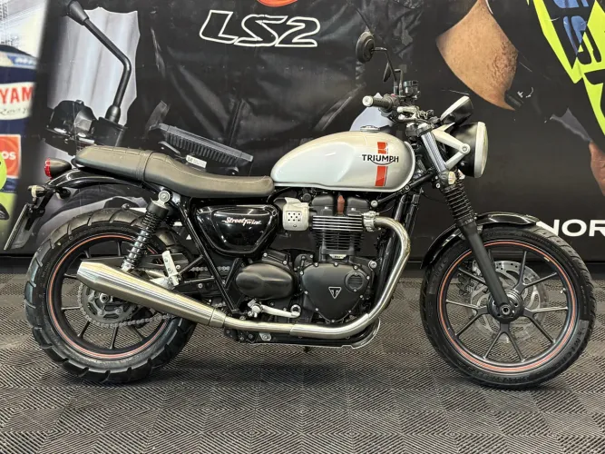 TRIUMPH STREET  TWIN 900cc 2017/17 * 46720KMS