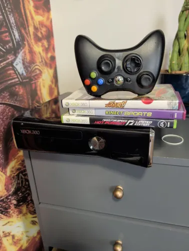 Xbox 360 com jogos e Kinect