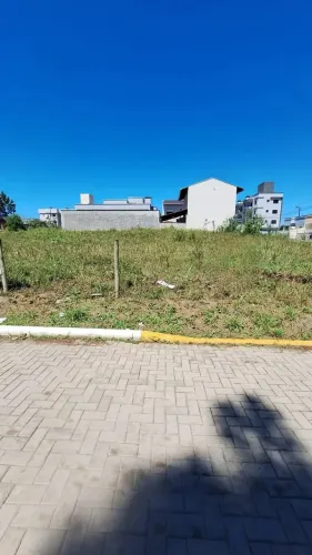 Terreno em Balneário Piçarras, 275m² escriturado, aterrado e pronto