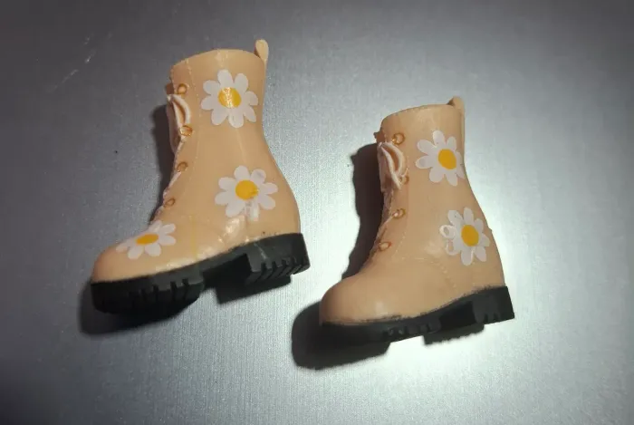 Roupa Rainbow High Junior Poppy Rowan - Sapato Coturno