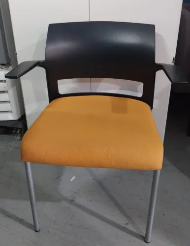 Cadeira modelo fixo - Steelcase