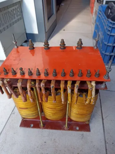Autotransformador Trifásico Ajustável 208V / 220V / 230V - Saída 30V<br>