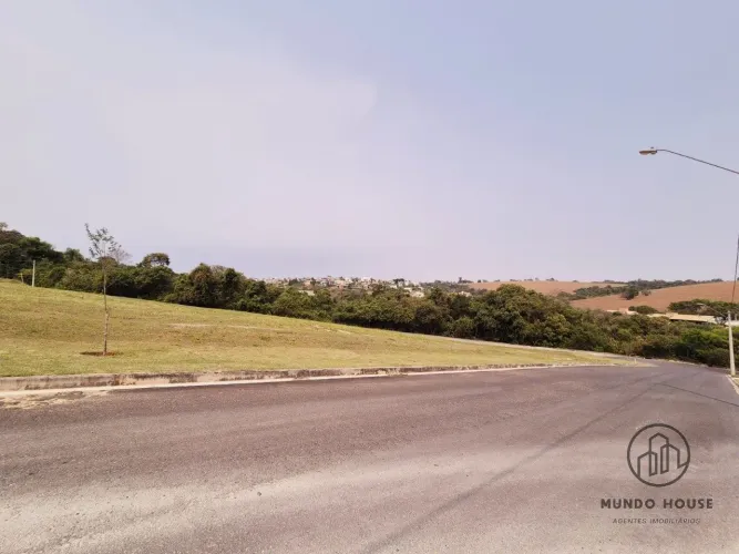Terreno em Condomínio Village Ipanema II com 1,116 metros quadrados