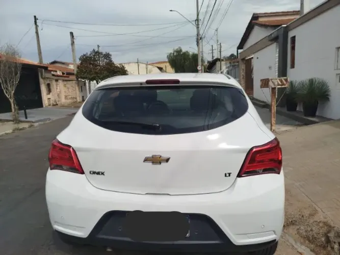 Chevrolet Onix Hatch LT 1.0 8V Flex Mec. 4P 2018