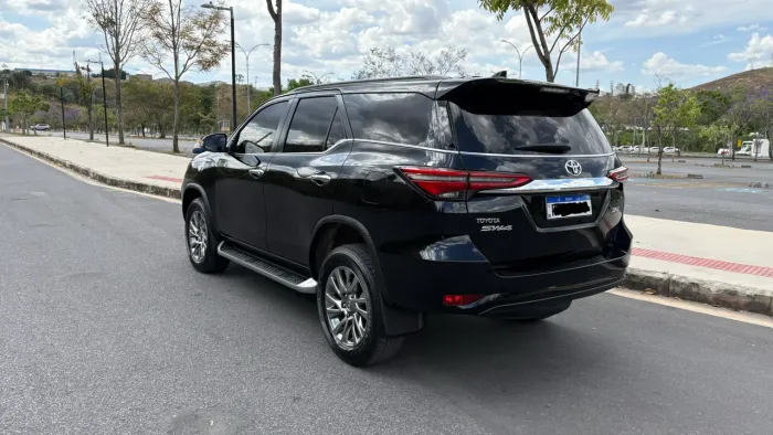 Toyota Hilux SW4 SRX 4X4 2.8 TDI 16V Dies. Aut. 2021