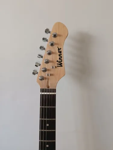 Vendo Guitarra Winner preta