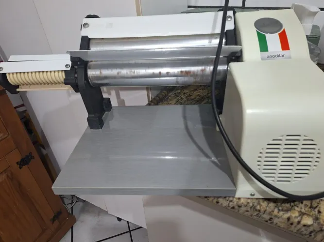 Cilindro elétrico com corte de TALHARIM