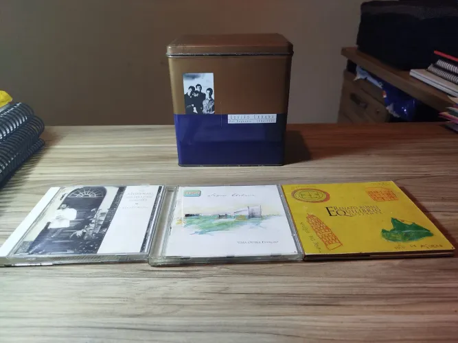 Edição de colecionador , "Legião Urbana: Por Enquanto - 1984-1995", mais 3 cds extras