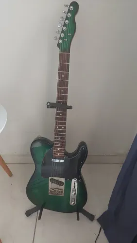 Guitarra de luthier com ferragens gotoh