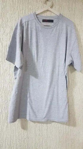 camiseta hering super cotton xg, largura 59 cm x2, comprimento 76 cm