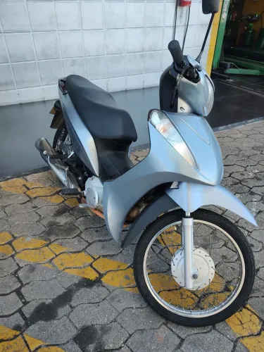 Blz 125 es, 9.000 segundo dono, troca de óleo ok, relação ok, retrovisor ok sem multas..