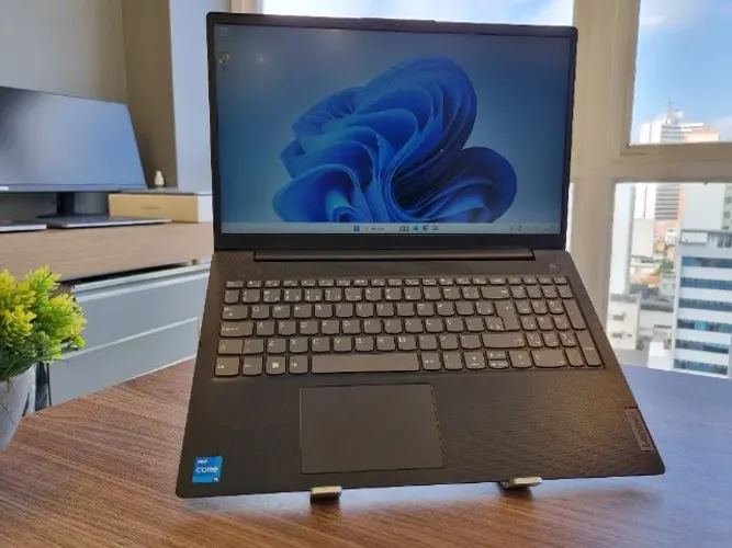 Notebook Lenovo V15 G3 - Core i5 | 12ª geração | 256GB SSD | 8GB DDR4 | 15"