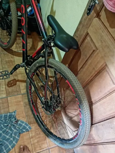 Vende-se uma bicicleta semi nova top 