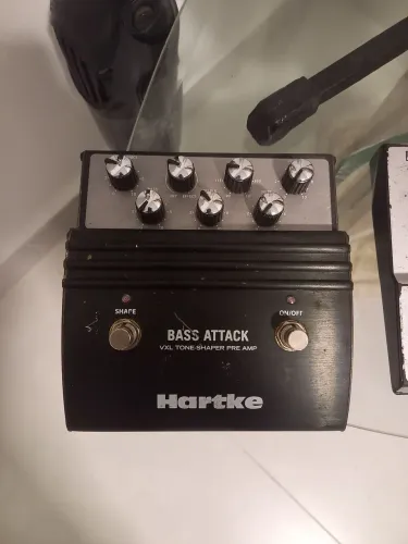 Pedal hartke attack 700 reais