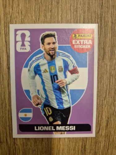 figurinha original Panini do Lionel Messi versão Roxa Legend