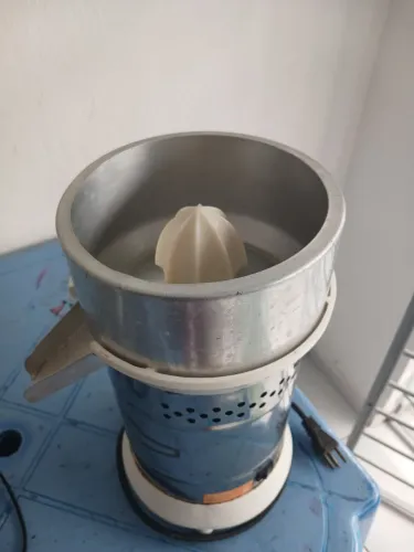 ESPREMEDOR DE SUCO SPOLU