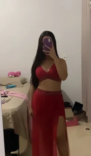 Conjunto Vermelho Top e Saia de tule longa