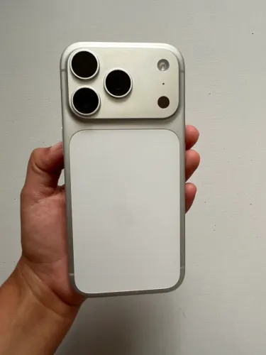 iPhone 17
