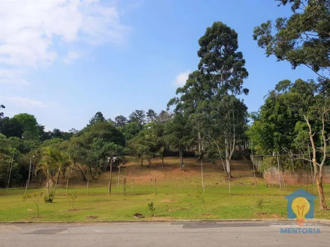 Terreno à venda no condomínio Jardim Mediterrâneo