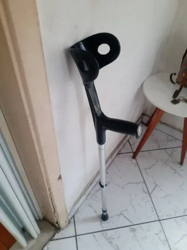 Muleta  marca sequencial preta 130 kilos com regulagem de altura.