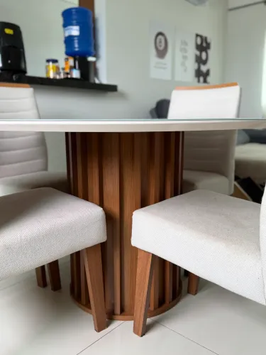 Mesa com 4 cadeiras