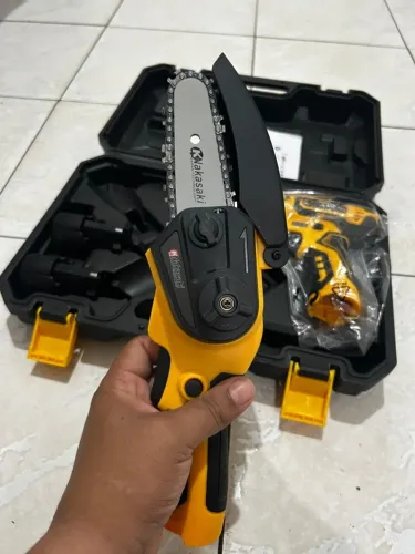 Kit Parafusadeira Mini Motosserra 2 Baterias Maleta