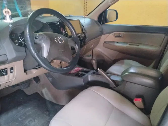 Toyota Hilux SW4 SR 4X2 2.7/ 2.7 Flex 16V Aut. 2013