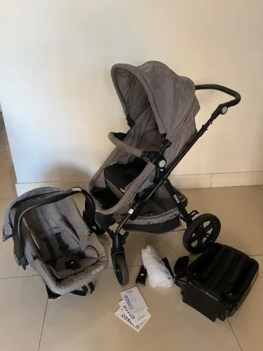 Carrinho Bebê Cosco com bebê conforto