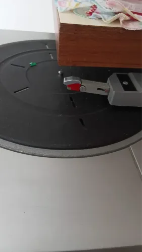 Aparelho de som com toca disco e toca fita