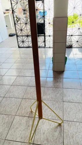 Cabide em madeira