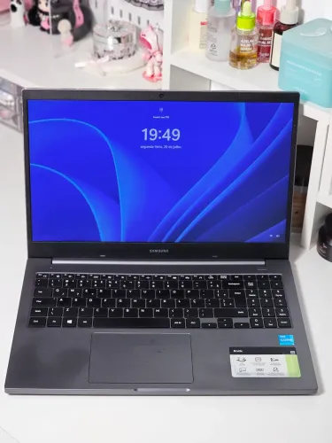 Notebook Samsung Book NP550XDA i3 8GB SSD NVMe 256GB + HD 1TB<br>