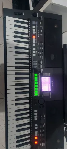 Teclado yamaha psr s550