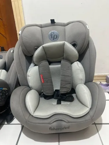 Cadeirinha de bebê e bebê conforto