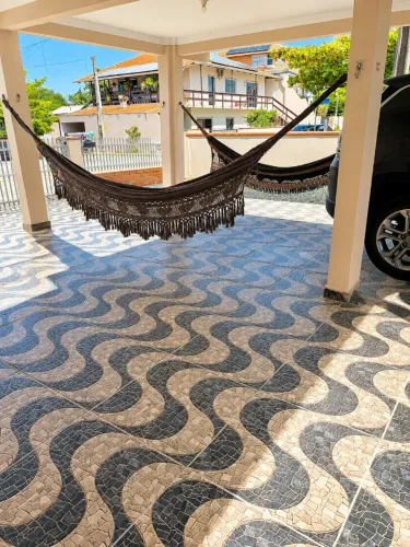 Casa grande para temporada com 5 quartos a  300m da praia .Ubatuba/Enseada.
