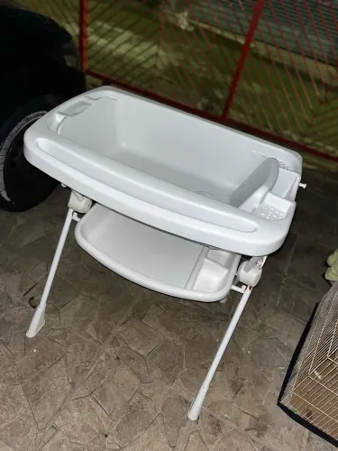Banheira de bebê com suporte