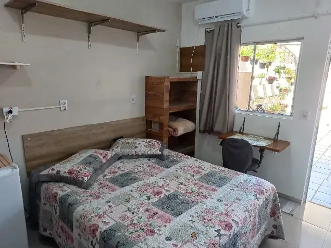 Suítes e Quartos Anual Privativos e Equipados no Centrinho da Lagoa da Conceição.