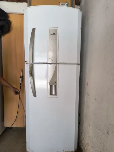 Geladeira continental com Dispenser de água